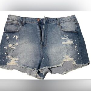 Distressed Denim Shorts• no boundries• sz 17• light wash